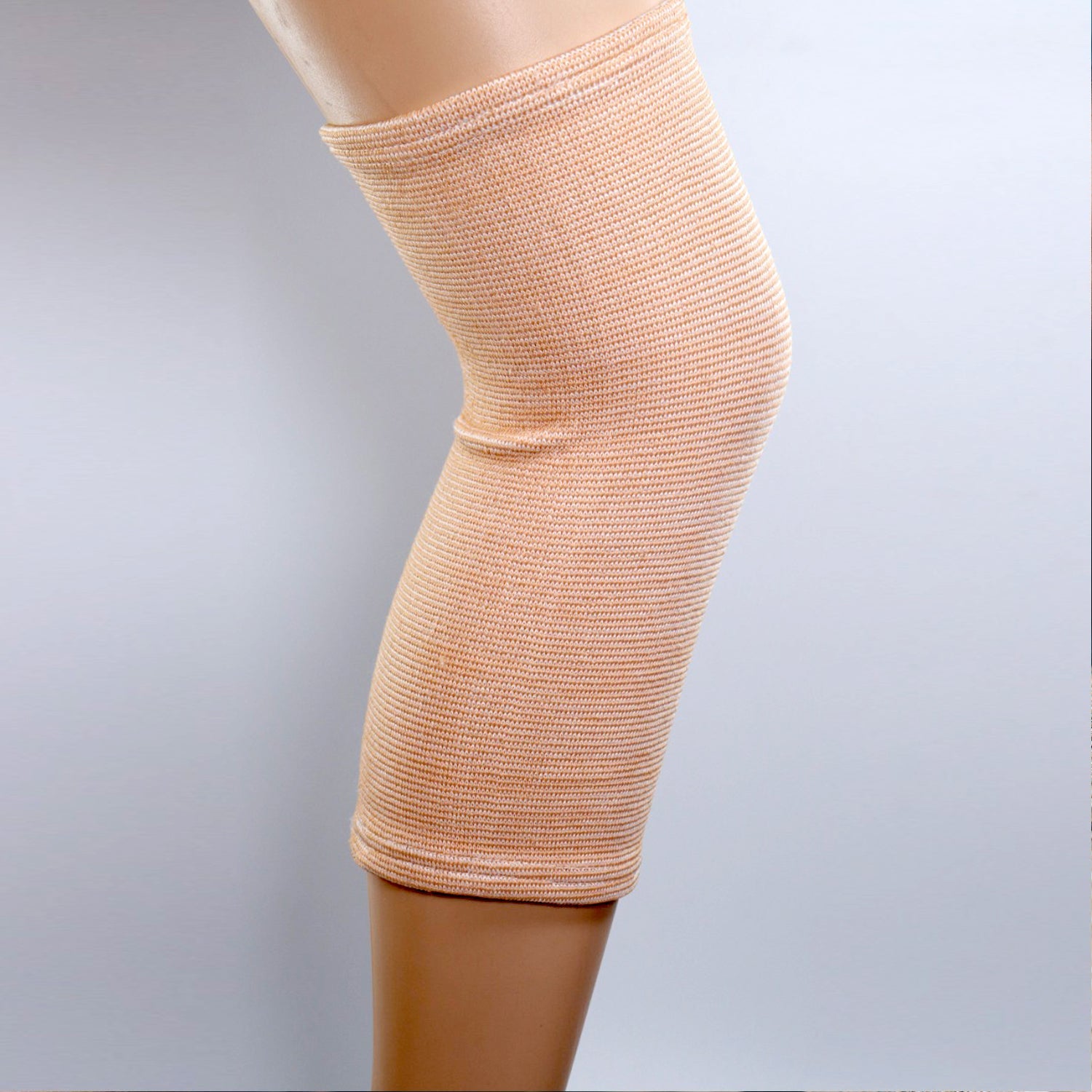Medium knee support cap in black Medium knee support cap in black